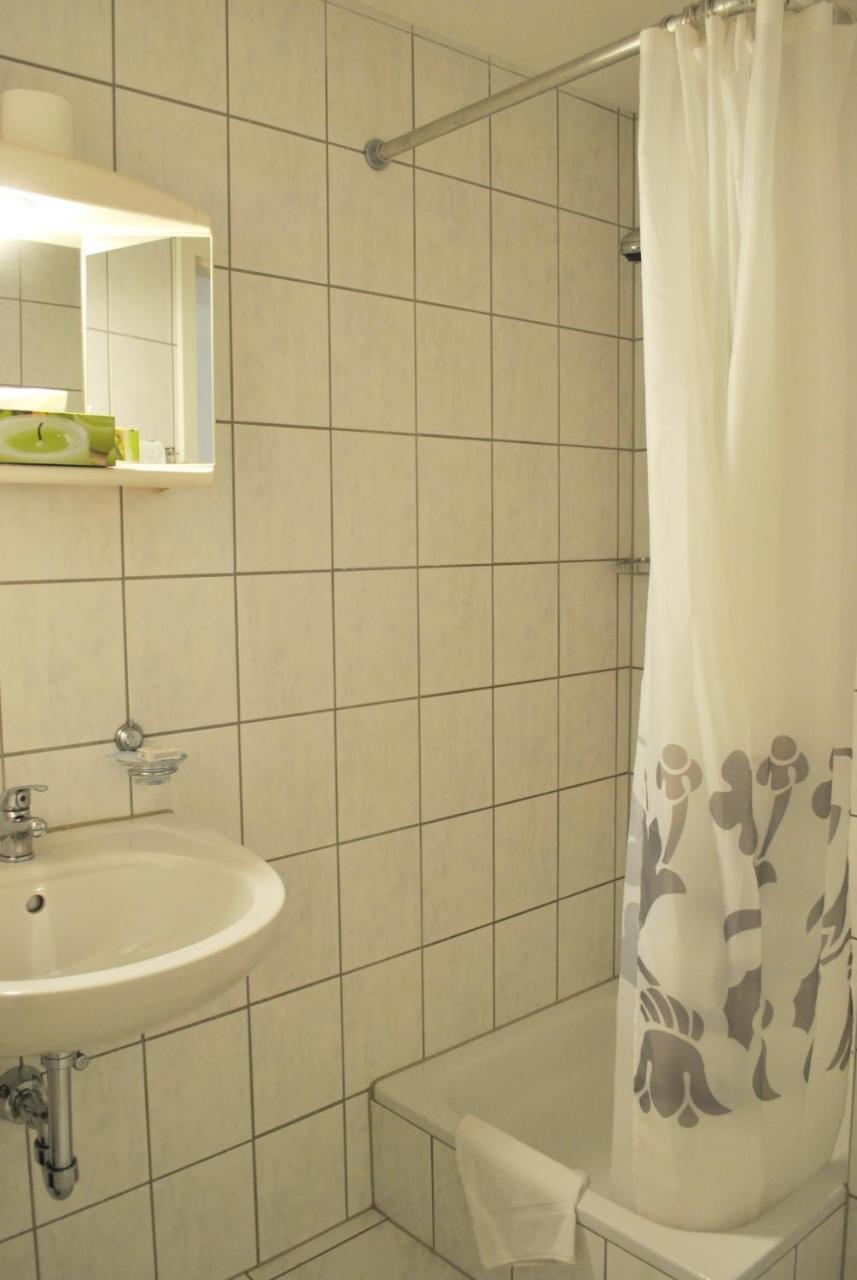 Business Hotel Riverside Duggingen ภายนอก รูปภาพ